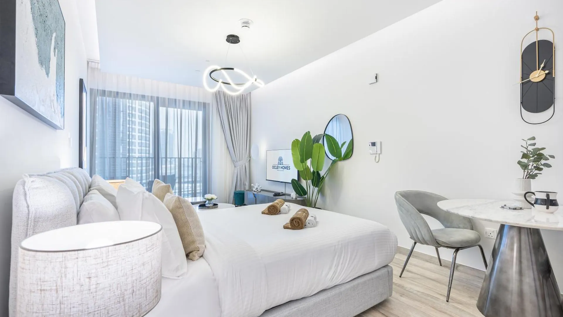 Exquisite Modern Home Minutes From Downtown Dubai